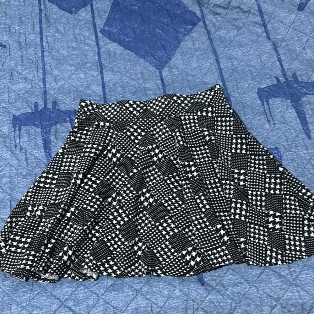 TRUE ROCK Black and White Patterned Skater Skirt